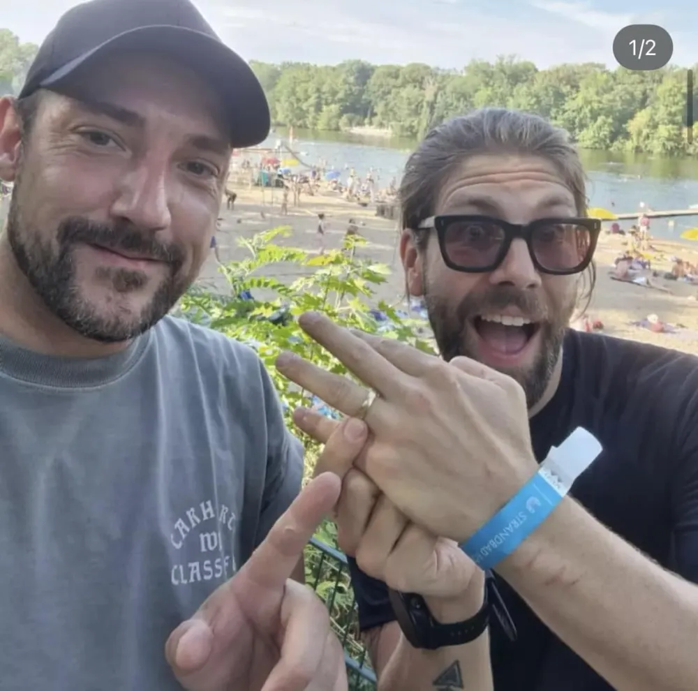 Wiedergefundener Ehering aus dem Strandbad Plötzensee nach der Bergung.